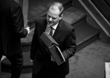 Τέμπη – Νίκος Πλακιάς: Ξεκινάνε σιγά σιγά τα πλυντήρια για τον Κώστα Καραμανλή – Βολές και κατά Βόζεμπεργκ