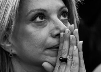 Καρυστιανού για τον «ισοπεδωτικό» Φλωρίδη που θέλει δίκες στο σκοτάδι