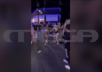 Άγριο ξύλο μεταξύ δύο Αγγλίδων τουριστριών στα Μάλια