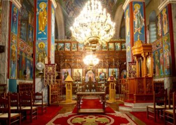 Ένα σαράκι μέσα σε Μητροπόλεις… του Χαράλαμπου Παπαδόπουλου