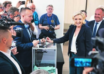 Μαρία Δεναξά : Γαλλία: Ιστορική στροφή προς το άγνωστο (;)