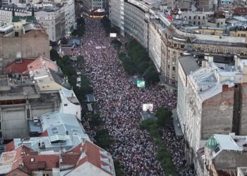 «Βόμβα» από Ρωσία: Οι ΗΠΑ και οι Δυτικοί πίσω από τις διαδηλώσεις στη Σερβία – Ετοιμάζεται πραξικόπημα