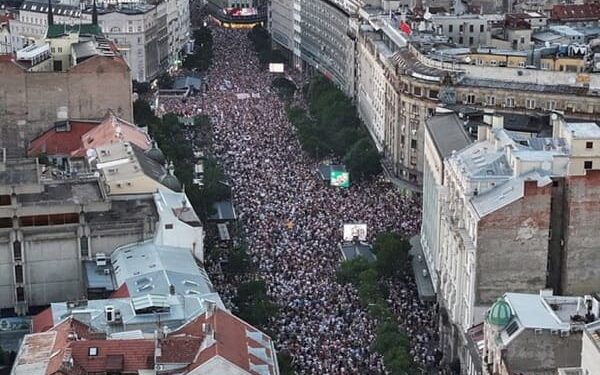 «Βόμβα» από Ρωσία: Οι ΗΠΑ και οι Δυτικοί πίσω από τις διαδηλώσεις στη Σερβία – Ετοιμάζεται πραξικόπημα