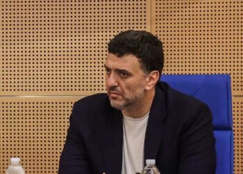 «Θεατρινισμοί» Κικίλια αντί για «αντρίκια» παραίτηση: Τα μούσια και ο νάρθηκας για να τον λυπηθούν οι πολίτες