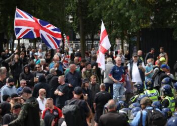 Έτοιμη για χάος η Βρετανία; Πάνω από 100 σημεία ταραχών! 6.000 ειδικοί αστυνομικοί ετοιμάζονται