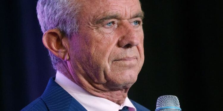 Εξελίξεις στις ΗΠΑ: Τι ανακοινώθηκε για τον Κένεντι με τον βλέμμα στον Τραμπ