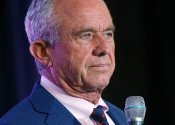 Τετελεσμένο: Ο Κέννεντυ στηρίζει τον Τραμπ… Τραμπ για Κένεντι: Δεν θα αφήσουμε την Καμάλα να μας μετατρέψει σε κομμουνιστικό έθνος, vid