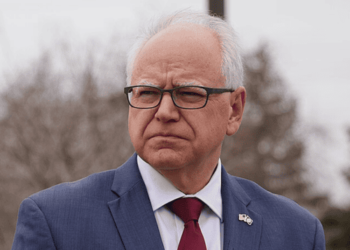 Η Kamala Harris μόλις έκανε ένα κολοσσιαίο λάθος – Εδώ είναι 7 πράγματα που πρέπει να ξέρετε για τον Tim Walz