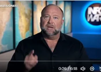 Alex Jones: το βαθύ κράτος θα προσπαθήσει ξανά να δολοφονήσει τον Ντόναλντ Τραμπ και θα κατηγορήσει το Ιράν για να προκαλέσει τον 3ο Παγκόσμιο Πόλεμο. ΒΙΝΤΕΟ