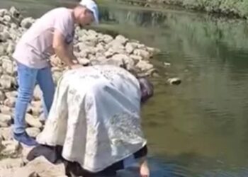 “Η μόνη μας ελπίδα ο Θεός”… Έκαναν λιτανεία για να βρέξει στις Σέρρες: «Σας το λέω και ανατριχιάζω – Μέχρι εκεί που πάτησε ο παπάς έβρεξε» (βίντεο)