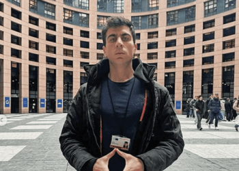 Μετά τους προδότες έχουμε και τους βλάκες στο Κυπριακό: Ο ευρωβουλευτής -τρομάρα του- Φειδίας κάνει χιουμοράκι με τη δολοφονία Σολωμού!
