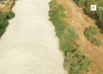 Γ.Μ : Κόκκινος ο χείμαρρος από το αίμα των ψαριών.