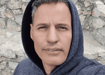 Γρηγόρης Πετράκος: «Σήμερα έκαψαν τα πάντα, αύριο θα τα ρίξουν στο κλίμα και θα σου κόψουν το νερό και μετά θα σου παρουσιάσουν τις πόλεις των 15 λεπτών και το μπιφτέκι από έντομα»