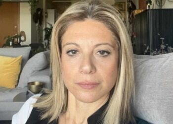 Μαρία Καρυστιανού κόλαφος για τον Πρετεντέρη με αφορμή το άρθρο του με το οποίο επιχειρεί να «ξεπλύνει» την κυβέρνηση Μητσοτάκη για το έγκλημα με 57 νεκρούς.