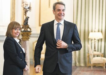 Ακήρυχτος πόλεμος Μητσοτάκη, Σακελλαροπούλου