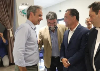 Προκλητικός ο κυβερνητικός θίασος – Αντιθιασάρχης Άδωνις: Φταίνε οι πολίτες που κάηκαν τα σπίτια τους – «Εύγε» στον Μητσοτάκη!