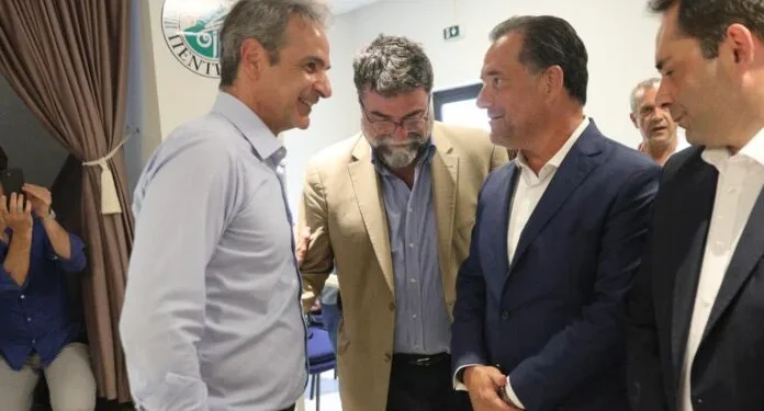 Προκλητικός ο κυβερνητικός θίασος – Αντιθιασάρχης Άδωνις: Φταίνε οι πολίτες που κάηκαν τα σπίτια τους – «Εύγε» στον Μητσοτάκη!