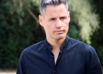 Γρηγόρης Πετράκος : Πάντα στην καρδιά του Αυγούστου όταν ο κόσμος κοιμάται τα τσακάλια εργάζονται..