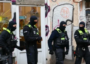 Σε πανικό οι Αρχές στην Γερμανία – Γυναίκα μαχαίρωσε 5 ανθρώπους σε λεωφορείο