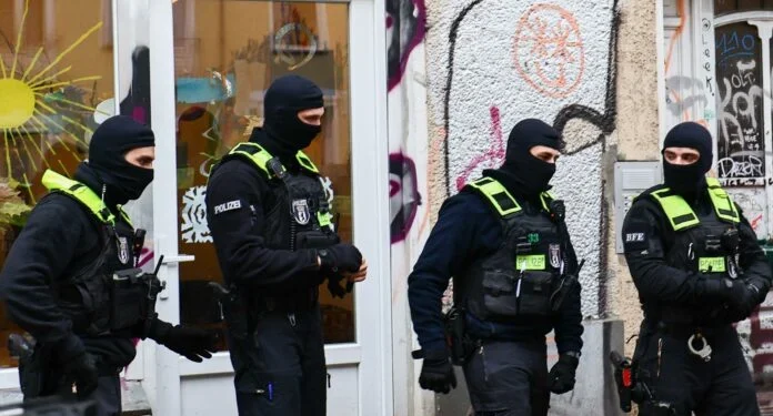 Σε πανικό οι Αρχές στην Γερμανία – Γυναίκα μαχαίρωσε 5 ανθρώπους σε λεωφορείο