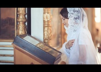 Να φορούν οι γυναίκες μαντήλι στο Ναό;