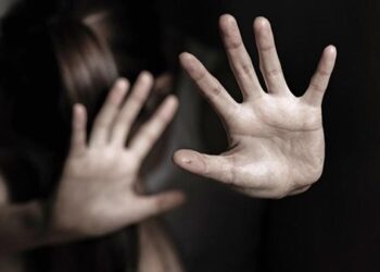 Κρήτη: Eφιαλτικές στιγμές για ζευγάρι Ολλανδών τουριστών – Σουδανοί προσπάθησαν να βιάσουν 19χρονη και επιτέθηκαν στον φίλο της
