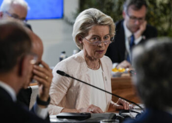 Ούρσουλα φον ντερ Λάιεν: Γιατί η δεύτερη θητεία στην Κομισιόν μοιάζει βγαλμένη από την… κόλαση ειδικά αν εκλεγεί ο Τράμπ!