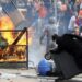 Βγήκαν μαχαίρια στην εξέγερση της Αγγλίας: «Θα πάρουμε πίσω τη χώρα μας!» ουρλιάζουν εκατοντάδες Βρετανοί εθνικιστές (συγκλονιστικά Βίντεο)