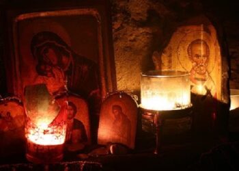 ΤΑ ΔΥΟ ΚΑΝΤΗΛΑΚΙΑ..