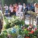 Τον σταματά ένας καλόγερος και του λέει: «Παλικάρι, με παίρνεις μέχρι τη Θεσσαλονίκη;».
