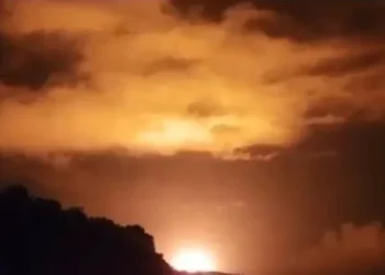 Οι Ισραηλινοί έριξαν πανίσχυρη βόμβα στο νότιο Λίβανο – Εικόνες κόλασης