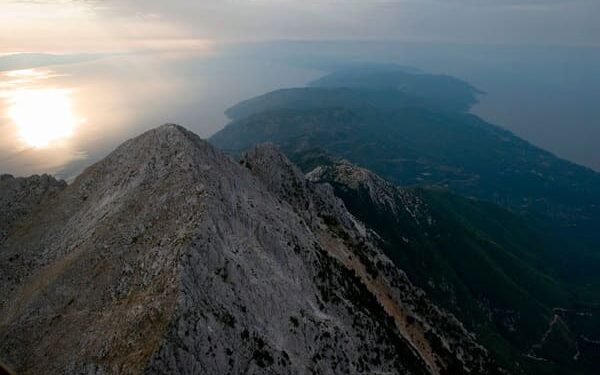 Γ.Μ : Στα χρυσοκαλύβια….