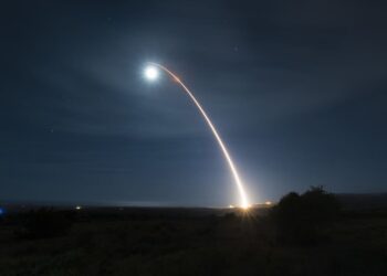Λαβρόφ για τους JASSM με βεληνεκές 800χλμ: «Αστεία τέλος με τις κόκκινες γραμμές μας»