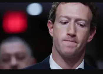 Μέχρι και o Zuckerberg εισήλθε στο στρατόπεδο των “συνωμοσιολόγων, αντιεμβολιαστών, ρωσόφιλων, ακροδεξιών” κτλ…