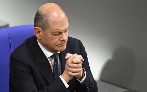 Ο Scholz καταρρέει και βάζει φωτιά στην Ευρώπη – De facto αναστολή της Schengen τα μέτρα για το μεταναστευτικό