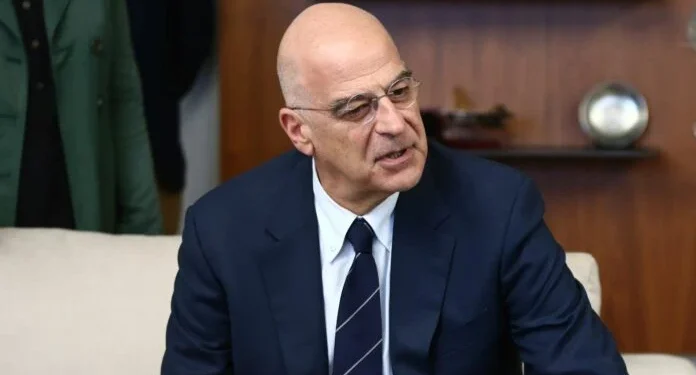 Έξαλλος ο Δένδιας με τις διαρροές του Μαξίμου για την Προεδρία