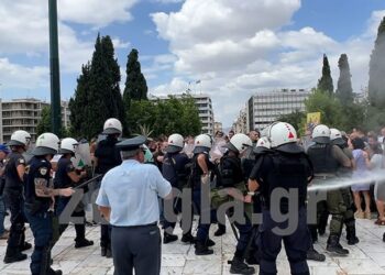 Ένταση και χημικά σε συγκέντρωση στο Σύνταγμα – Είχε απαγορευθεί η διεξαγωγή της από την ΕΛ.ΑΣ. ΒΙΝΤΕΟ