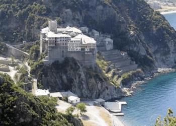 Από την εικόνα της Παναγίας άστραφτε πάλι ένα ωραίο φως!