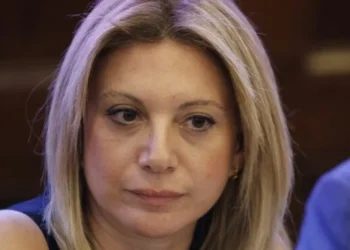 Μετωπική επίθεση της Μαρίας Καρυστιανού κατά των Ελληνικών Hoaxes