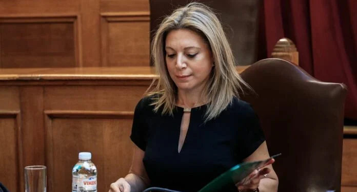 Καρυστιανού σε Μητσοτάκη: «Αποποιηθείτε της ασυλίας σας… Μόνο οι ένοχοι φοβούνται την απολογία»