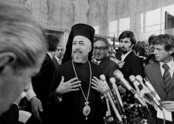 ΑΡΘΡΟ ΦΑΝΟΥΛΑΣ ΑΡΓΥΡΟΥ: Η εκδίωξη των Ελλήνων αξιωματικών από τον Μακάριο ήταν βρετανική επιδίωξη…