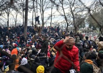 Καραβάνια καταφθάνουν στον Έβρο: Διακινητές βάζουν μετανάστες μέχρι και σε καρότσα νταλίκας (Βίντεο)
