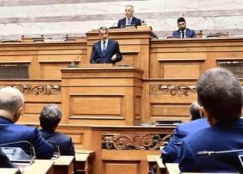 Το Μαξίμου ανησυχεί ότι είναι περισσότεροι από τους «11» οι βουλευτές που αμφισβητούν την πολιτική του Κυριάκου Μητσοτάκη