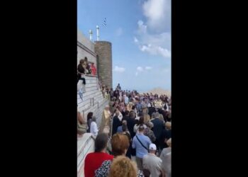 Καταλάβατε πόσος κόσμος ανέβηκε στα 1000 μ. υψόμετρο στον Ταΰγετο για την εορτή της Παναγιάς της Γιάτρισσας;