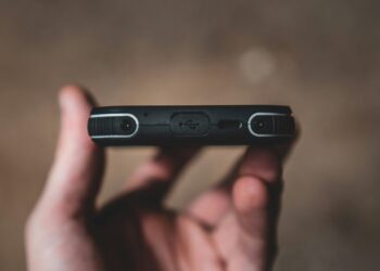 Υπάρχει κίνδυνος και για τα smartphones; – Ερωτήματα μετά τις θανατηφόρες εκρήξεις των βομβητών της Χεζμπολάχ