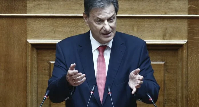 Ο Σκυλακάκης για τα νεκρά ψάρια στον Βόλο: Πολλαπλασιάστηκαν, γι’ αυτό πέθαναν!