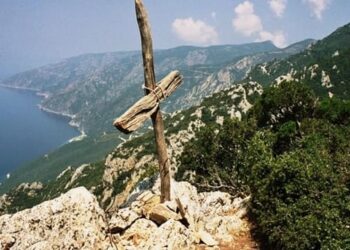 Σταυρός υψούται σήμερον και κόσμος αγιάζεται… Του Δημητρίου Λυκούδη