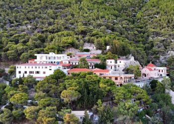 Ιερά Μονή Οσίου Παταπίου: Το ζωντανό μνημείο της Ορθοδοξίας στο Λουτράκι όπου φυλάσσεται το θαυματουργό σκήνωμά του