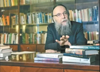 «Είμαστε καταδικασμένοι να πολεμήσουμε τη Δύση» – Αλεξάντερ Ντούγκιν