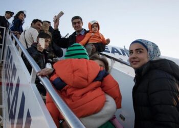Γερμανικά ΜΜΕ φτιάχνουν κλίμα κατά της Ελλάδος-Η Αθήνα στέλνει εκατοντάδες μετανάστες με πλαστά χαρτιά στην Γερμανία καθημερινά